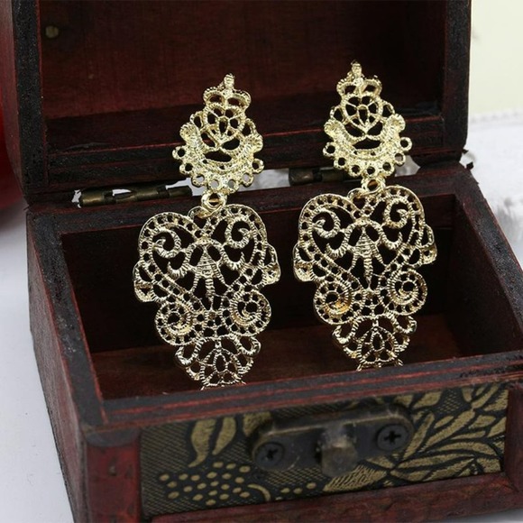 Wild Bohemian Hollow Leaf Earrings‎ Golden - Picture 4 of 6